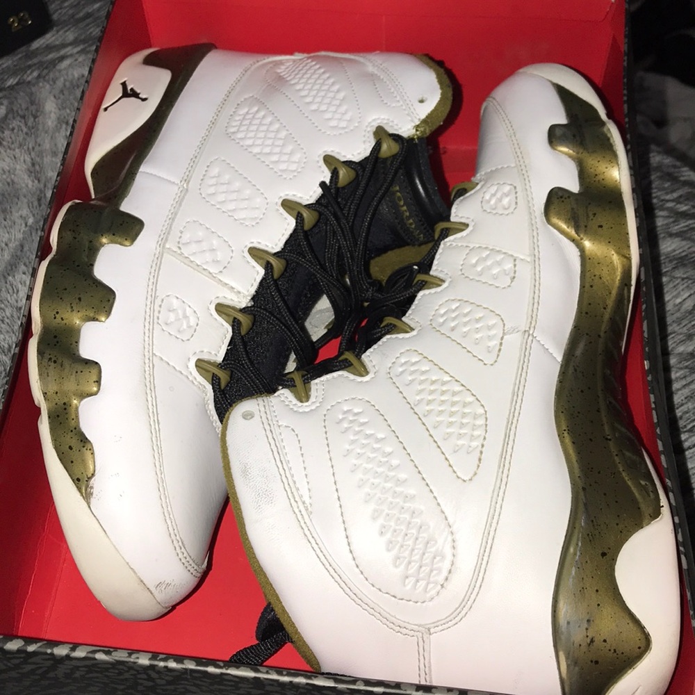 Air Jordan “Statue” 9